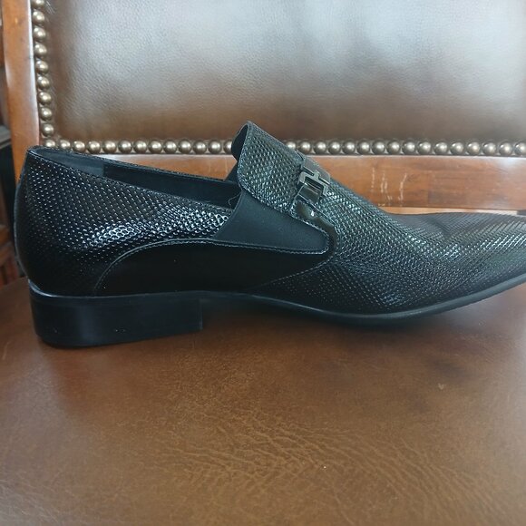 Sharp black embossed leather and patent leather formal mens shoes. - Picture 5 of 7